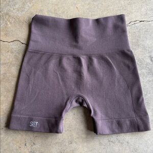 SET Active Shorts in Deep Brown / purple?